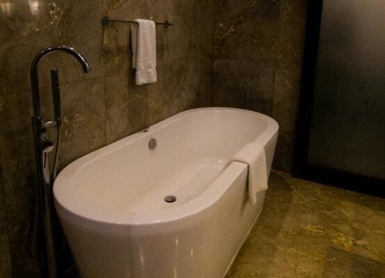 Cleaning Challenges: Are Freestanding Tubs Hard to Maintain?
